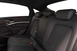 musta Audi e-tron 2022 kuva 8.