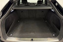 musta Audi e-tron 2022 kuva 12.