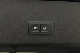 musta Audi e-tron 2022 kuva 13.