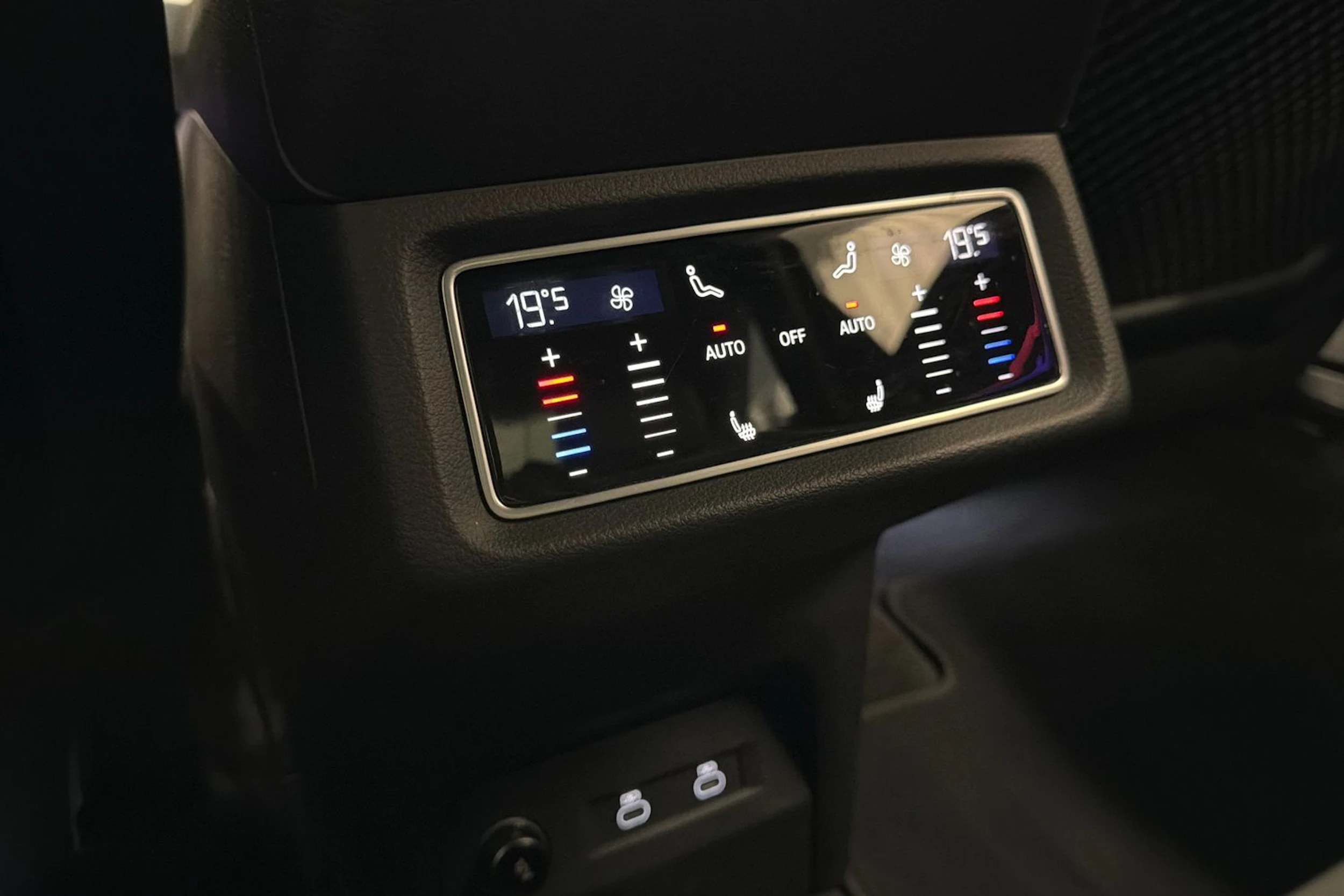 musta Audi e-tron 2022 kuva 15.