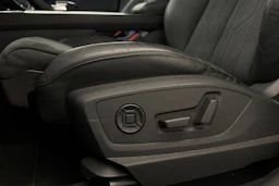 musta Audi e-tron 2022 kuva 17.