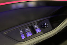 musta Audi e-tron 2022 kuva 18.