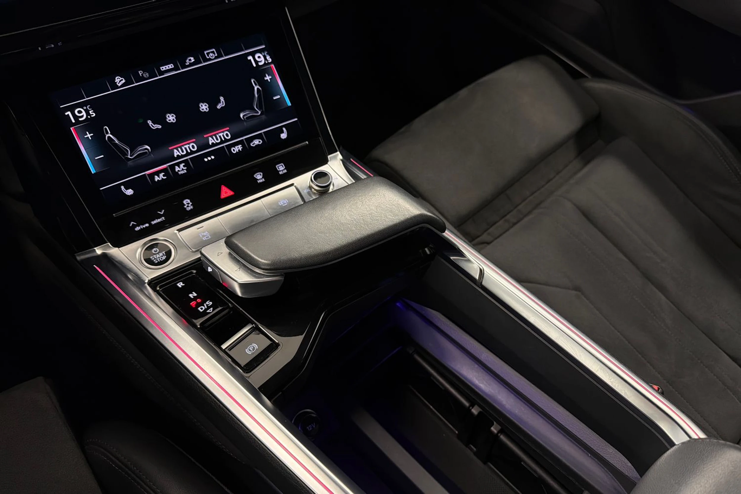 musta Audi e-tron 2022 kuva 25.