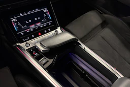 musta Audi e-tron 2022 kuva 25.