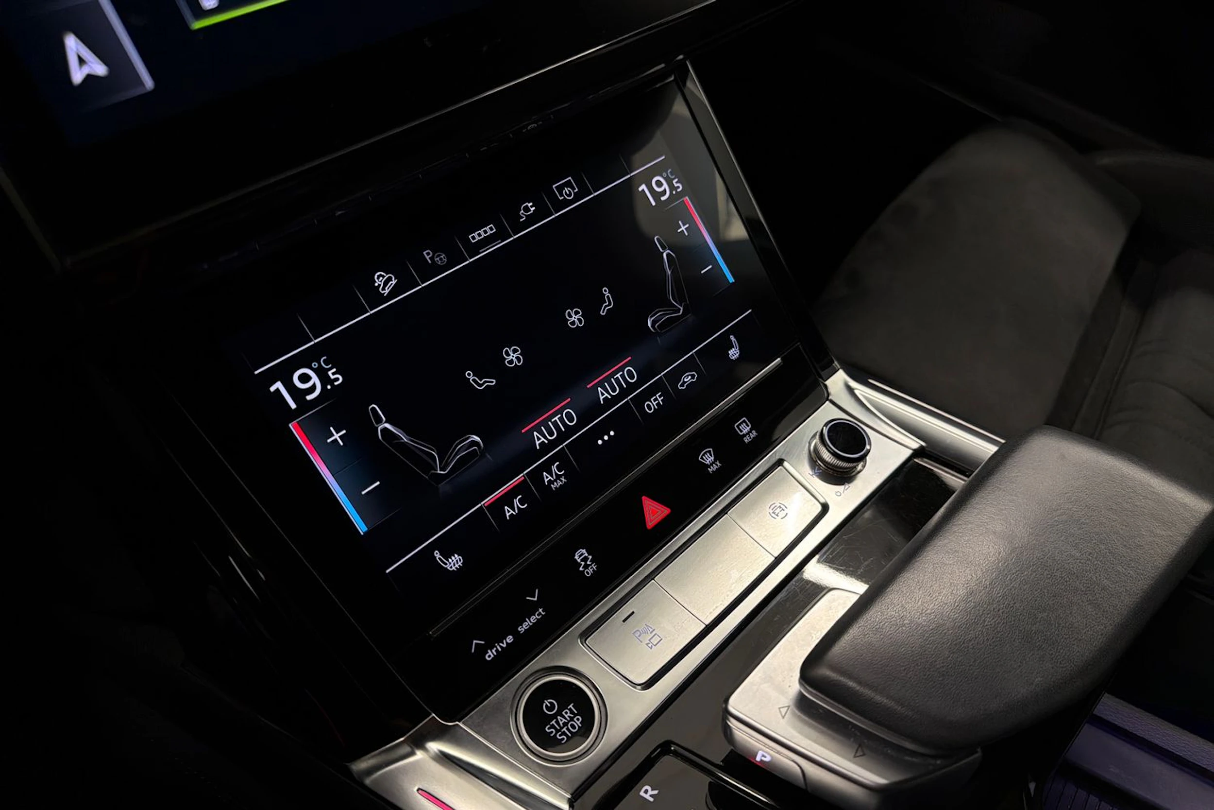 musta Audi e-tron 2022 kuva 26.