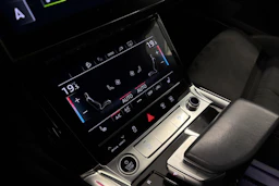 musta Audi e-tron 2022 kuva 26.