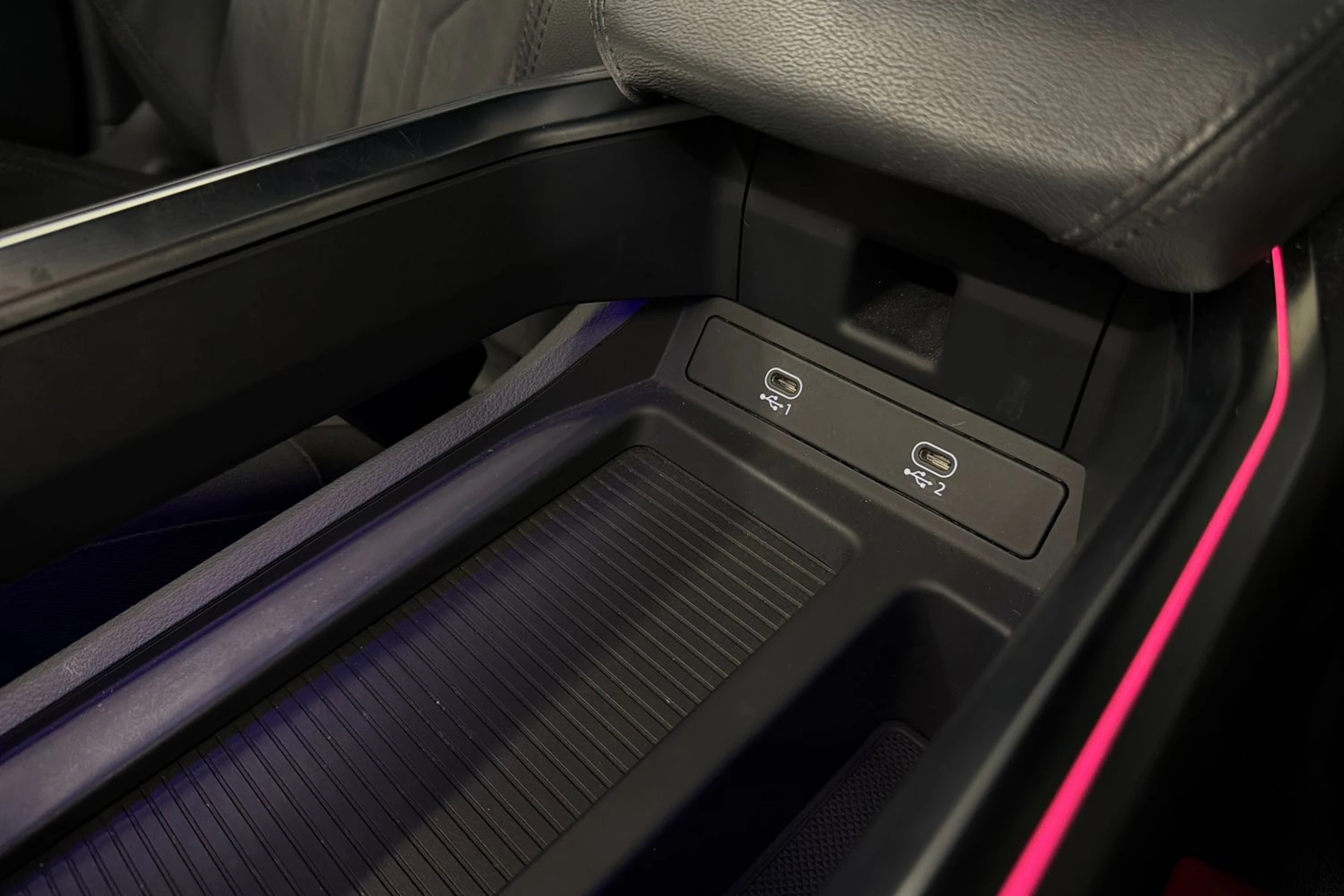 musta Audi e-tron 2022 kuva 27.