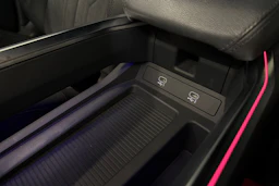 musta Audi e-tron 2022 kuva 27.