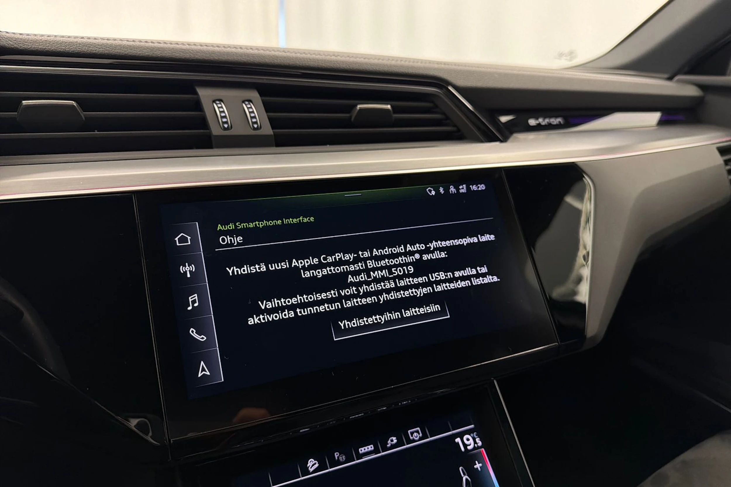 musta Audi e-tron 2022 kuva 29.