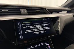 musta Audi e-tron 2022 kuva 29.