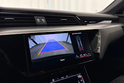musta Audi e-tron 2022 kuva 30.