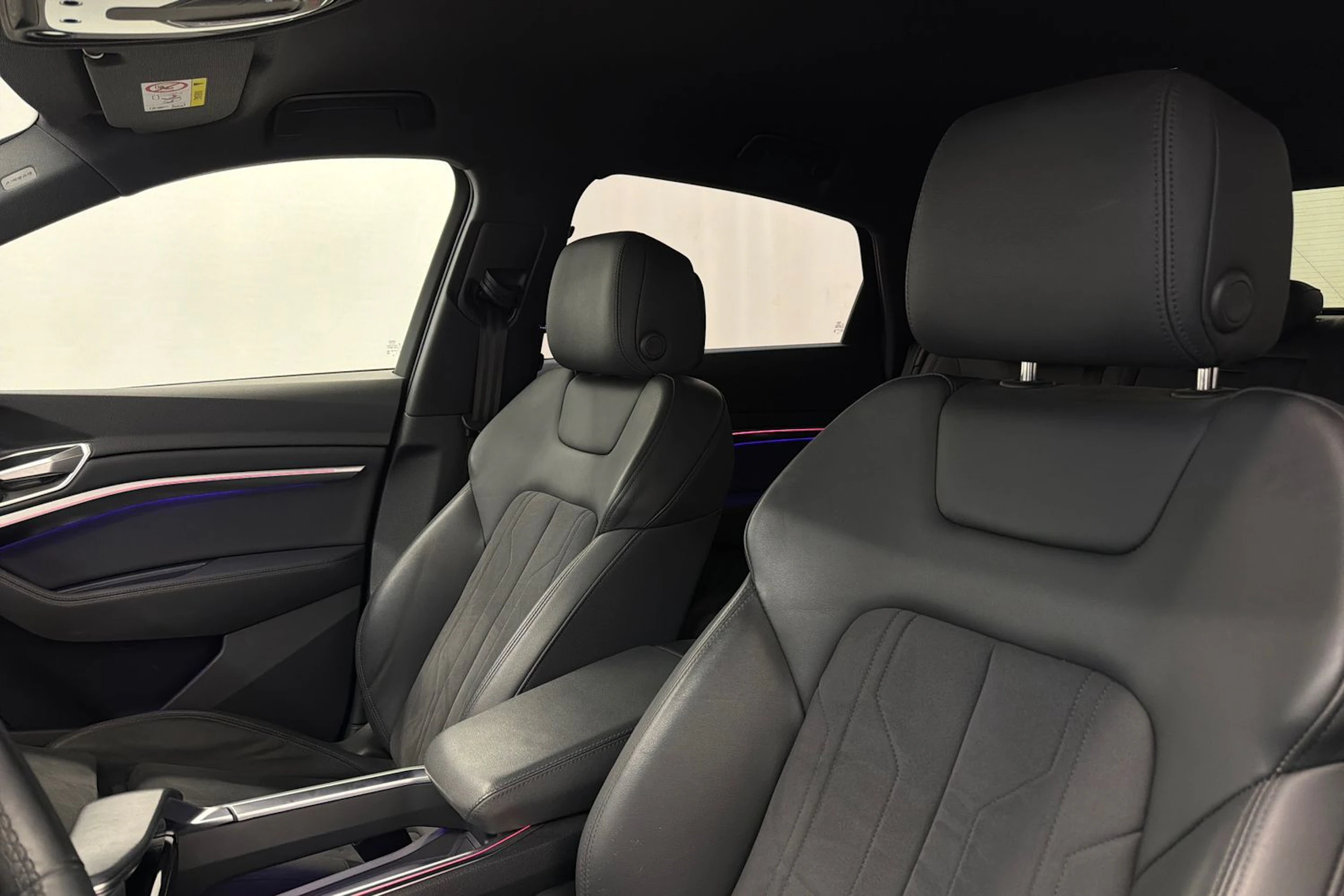 musta Audi e-tron 2022 kuva 34.