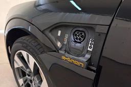 musta Audi e-tron 2022 kuva 35.
