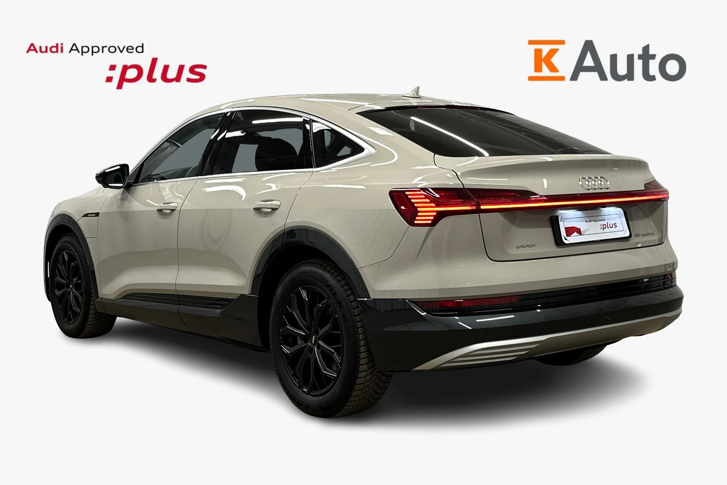 beige Audi e-tron 2022 kuva 2.