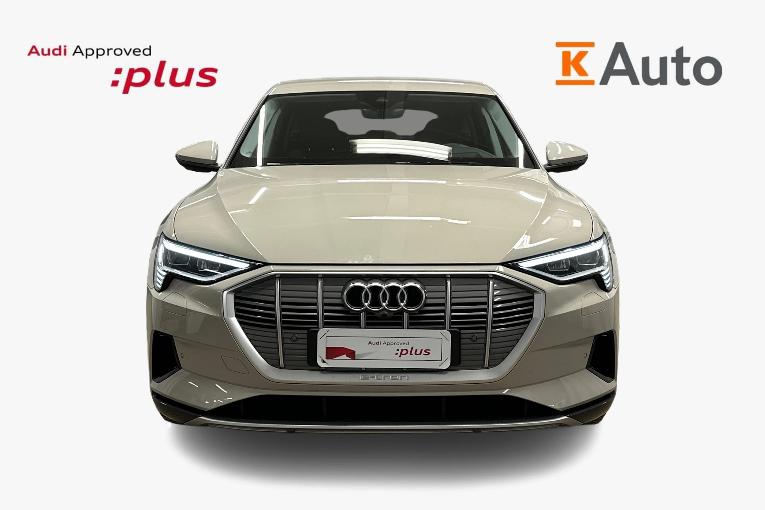 beige Audi e-tron 2022 kuva 4.