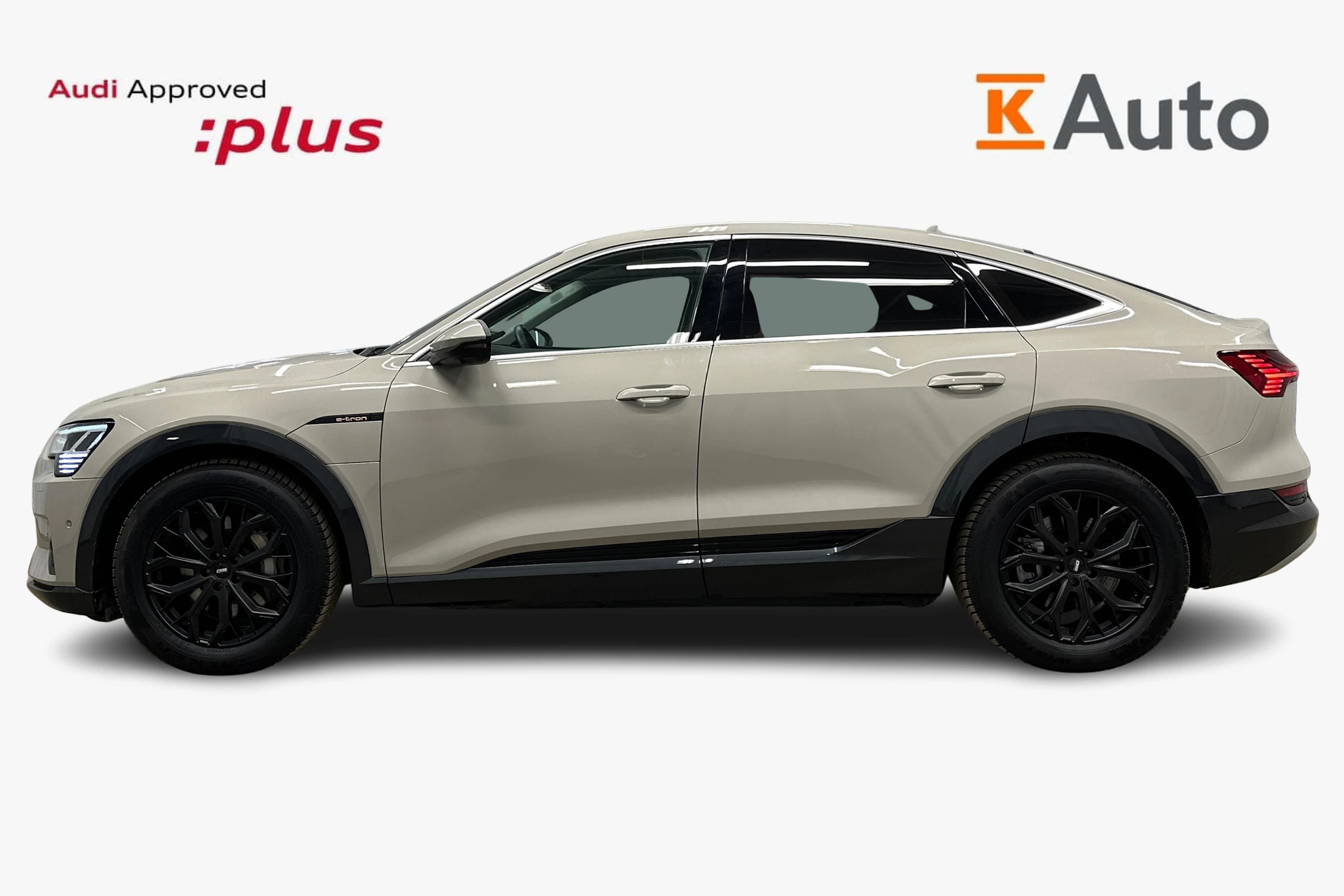 beige Audi e-tron 2022 kuva 5.