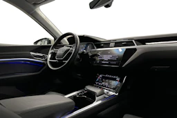 beige Audi e-tron 2022 kuva 7.