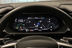 beige Audi e-tron 2022 kuva 13.