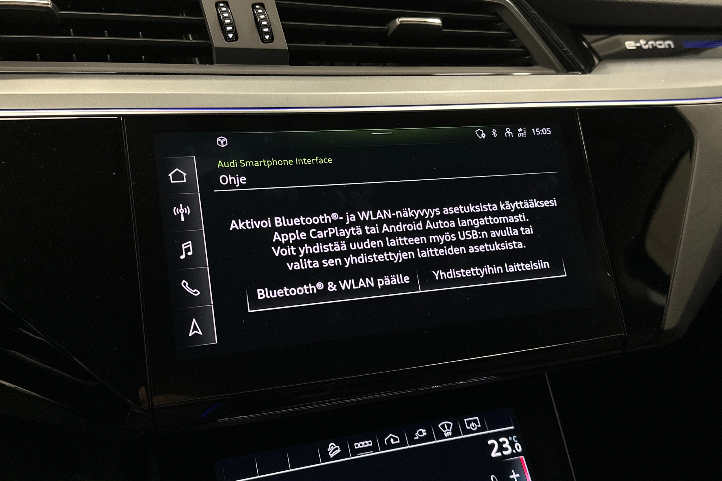 beige Audi e-tron 2022 kuva 16.