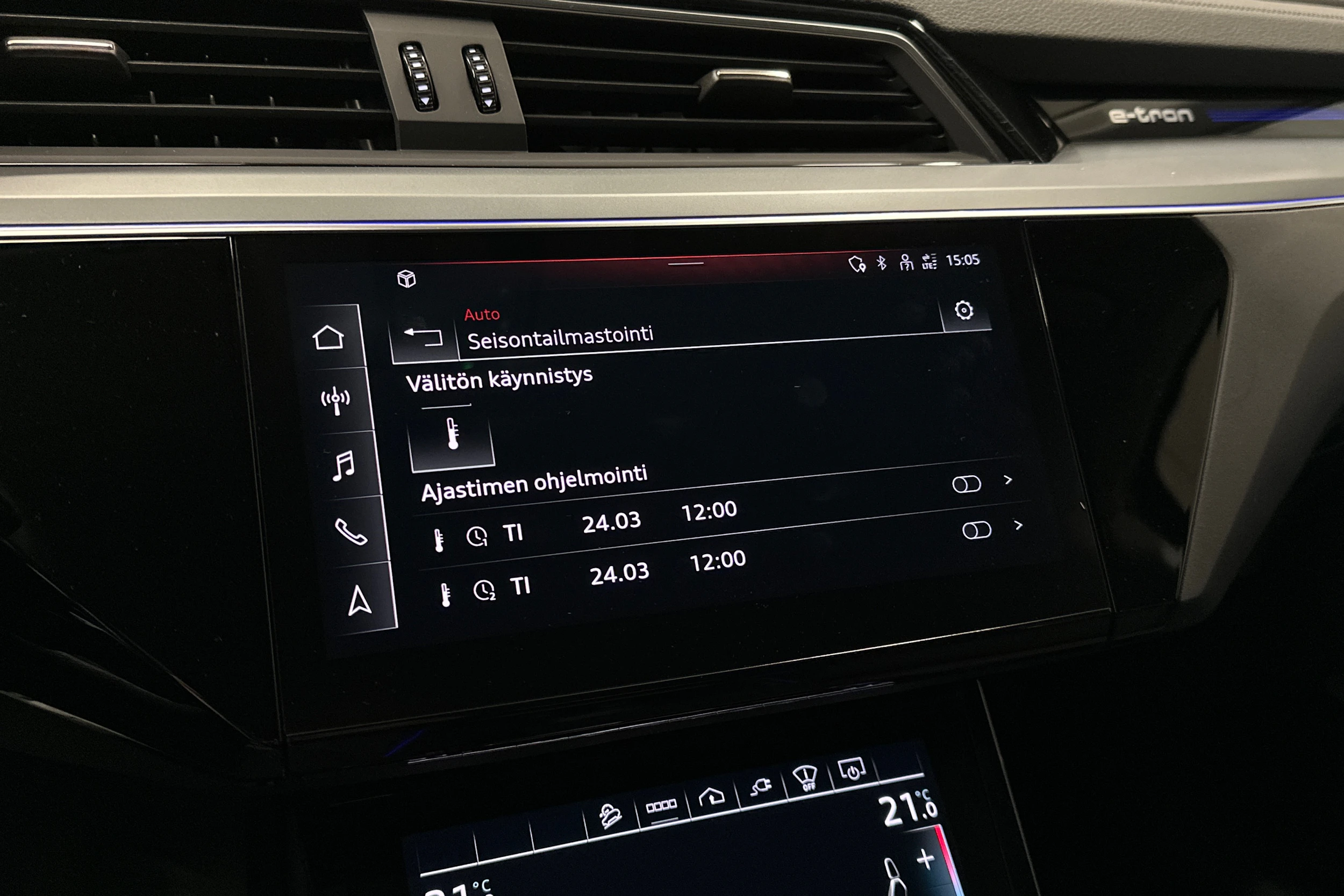 beige Audi e-tron 2022 kuva 18.