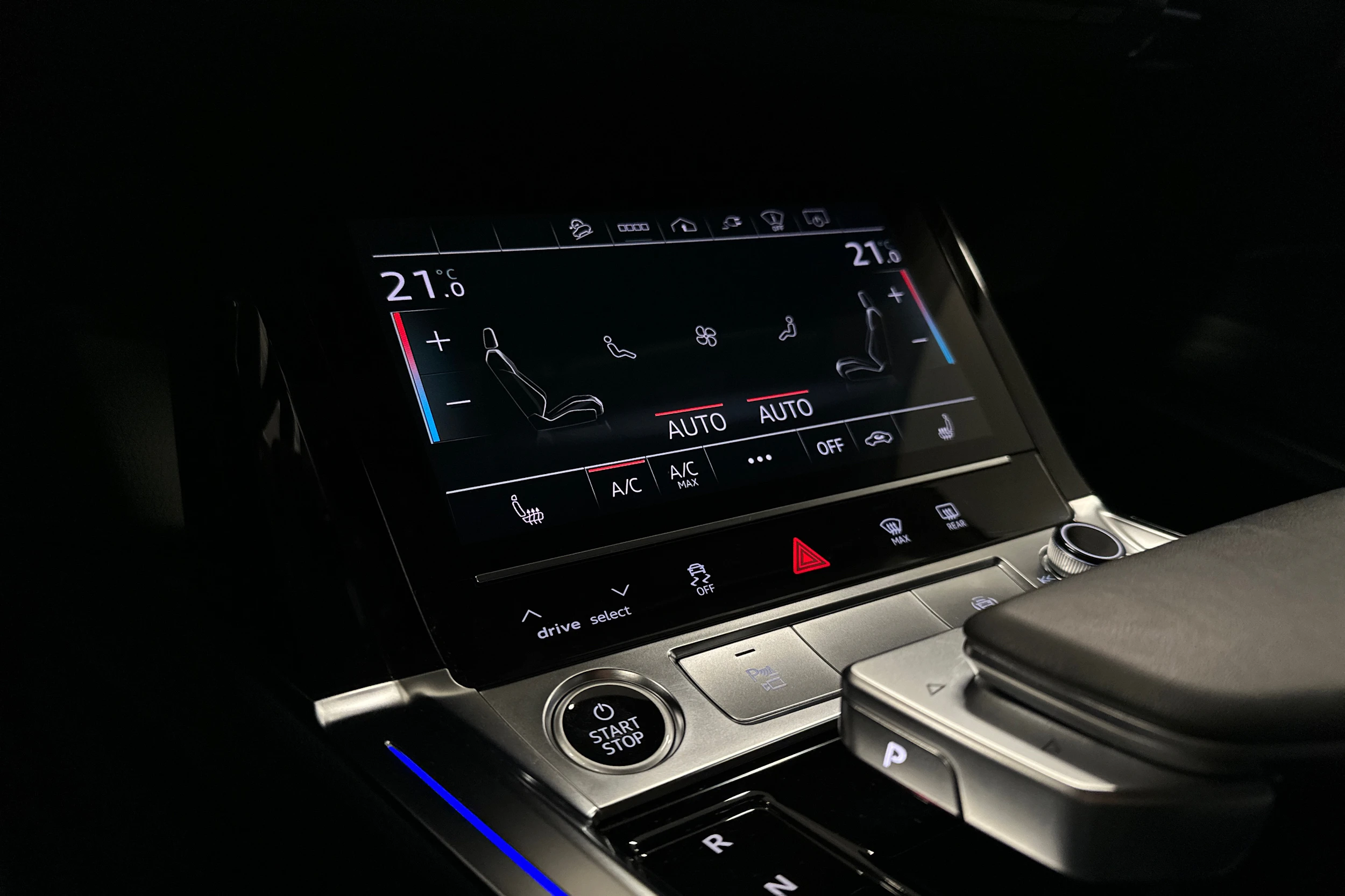 beige Audi e-tron 2022 kuva 22.