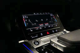 beige Audi e-tron 2022 kuva 22.