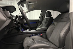 beige Audi e-tron 2022 kuva 23.