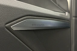 beige Audi e-tron 2022 kuva 24.