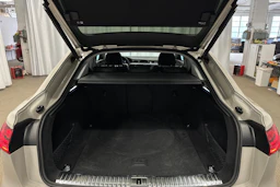 beige Audi e-tron 2022 kuva 25.