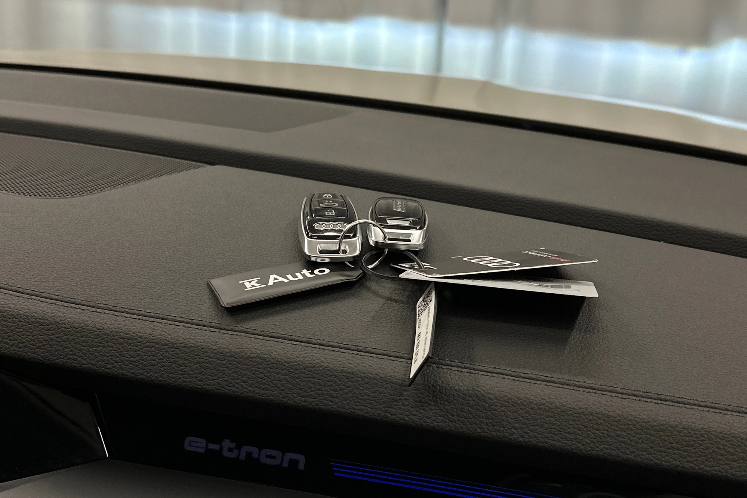 beige Audi e-tron 2022 kuva 27.