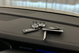 beige Audi e-tron 2022 kuva 27.