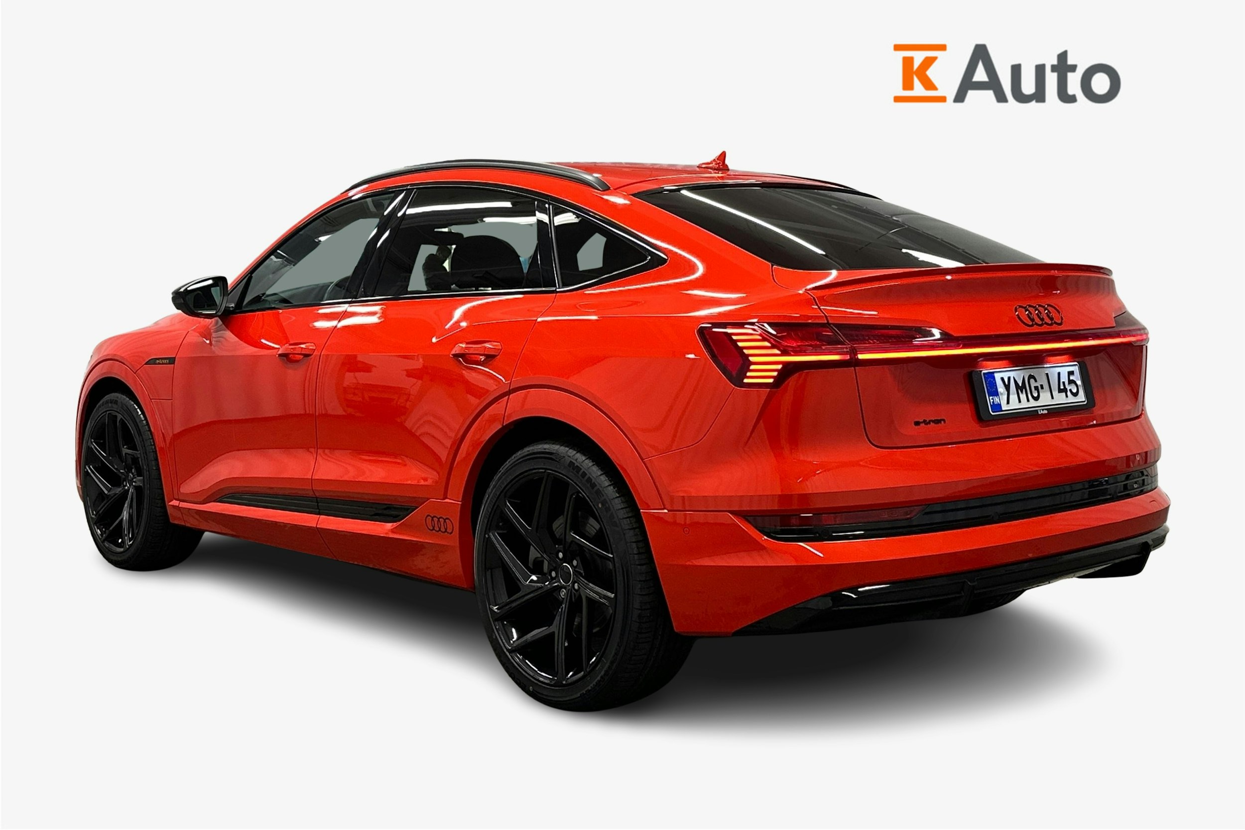 punainen Audi e-tron 2022 kuva 2.