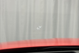 punainen Audi e-tron 2022 kuva 16.