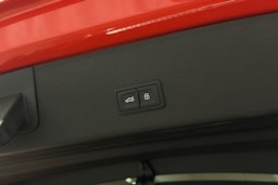 punainen Audi e-tron 2022 kuva 26.