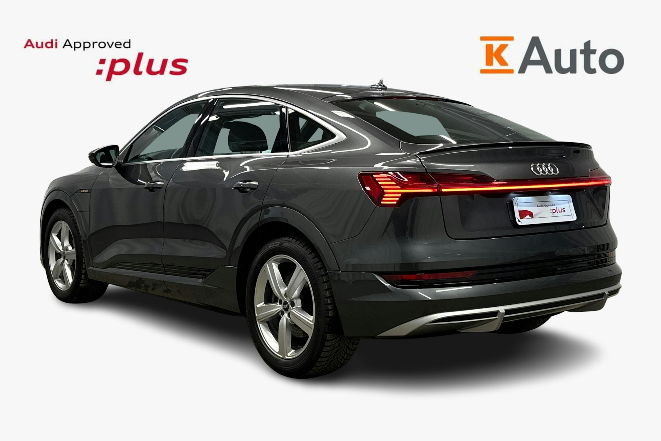 harmaa Audi e-tron 2022 kuva 2.