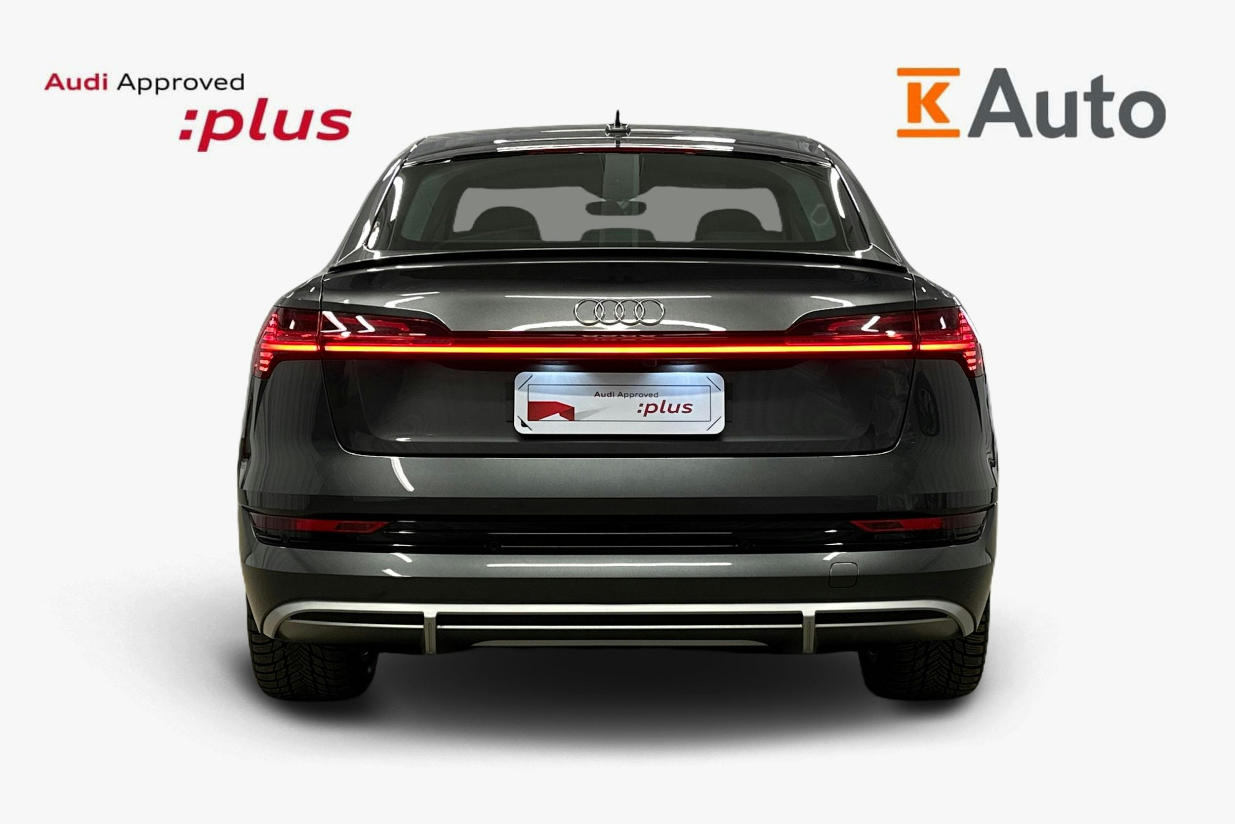 harmaa Audi e-tron 2022 kuva 3.