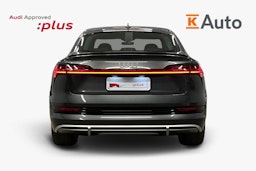 harmaa Audi e-tron 2022 kuva 3.