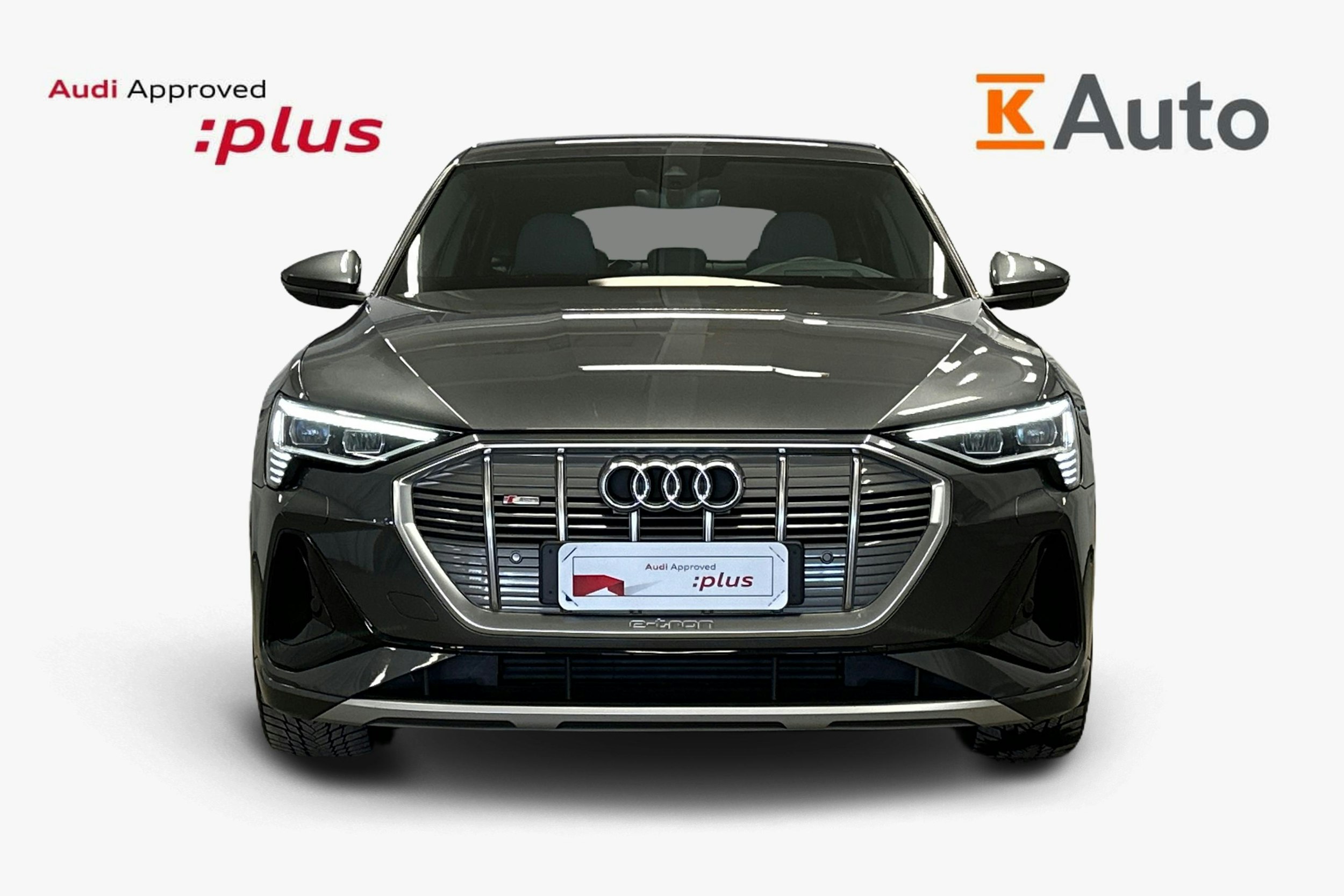 harmaa Audi e-tron 2022 kuva 5.