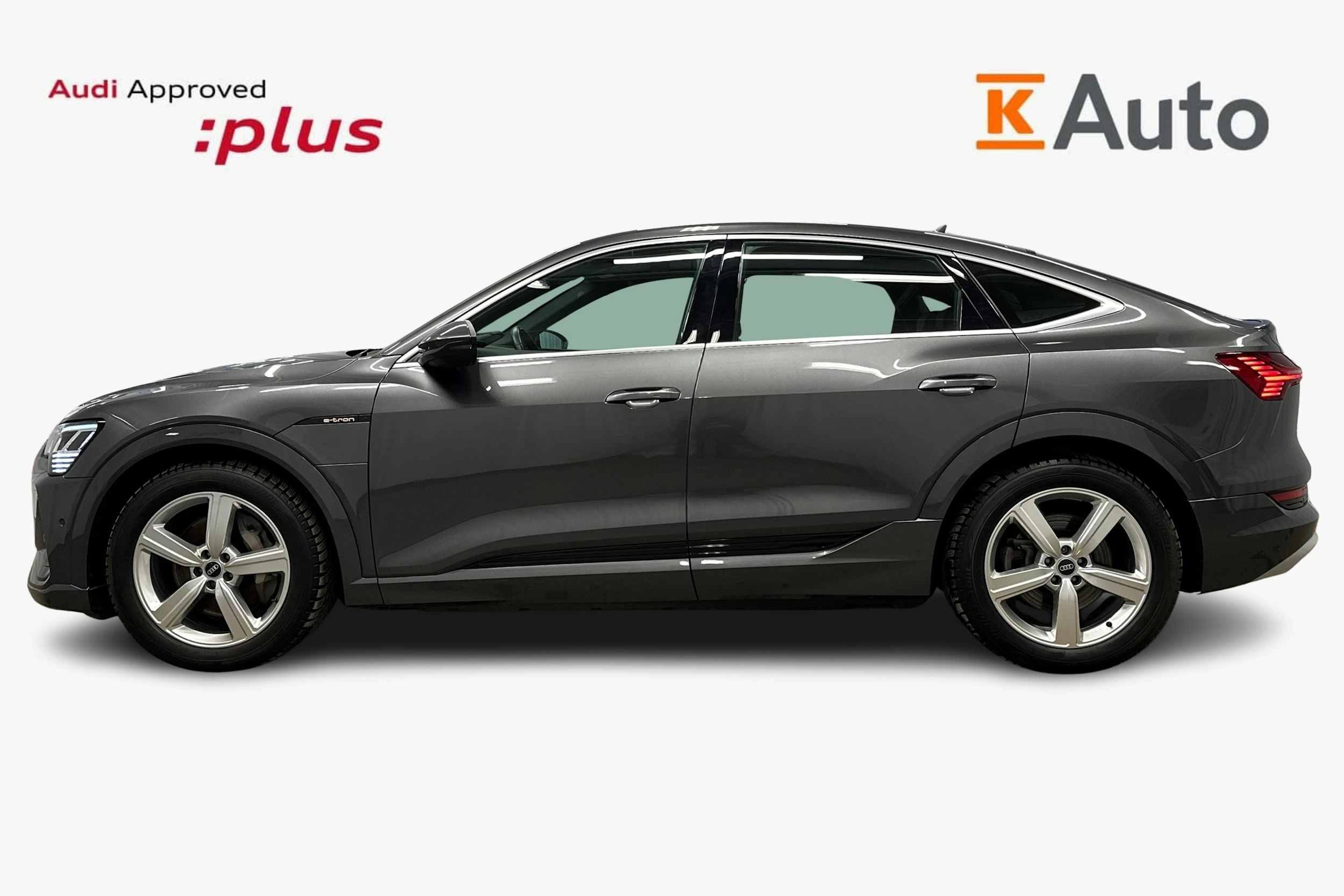 harmaa Audi e-tron 2022 kuva 6.