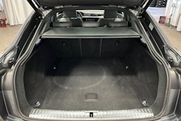 harmaa Audi e-tron 2022 kuva 13.