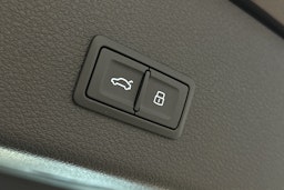 harmaa Audi e-tron 2022 kuva 14.