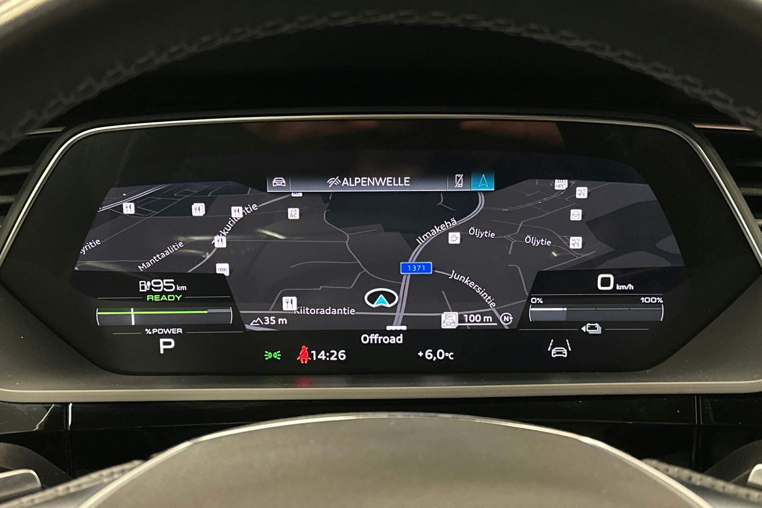 harmaa Audi e-tron 2022 kuva 20.