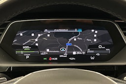 harmaa Audi e-tron 2022 kuva 20.