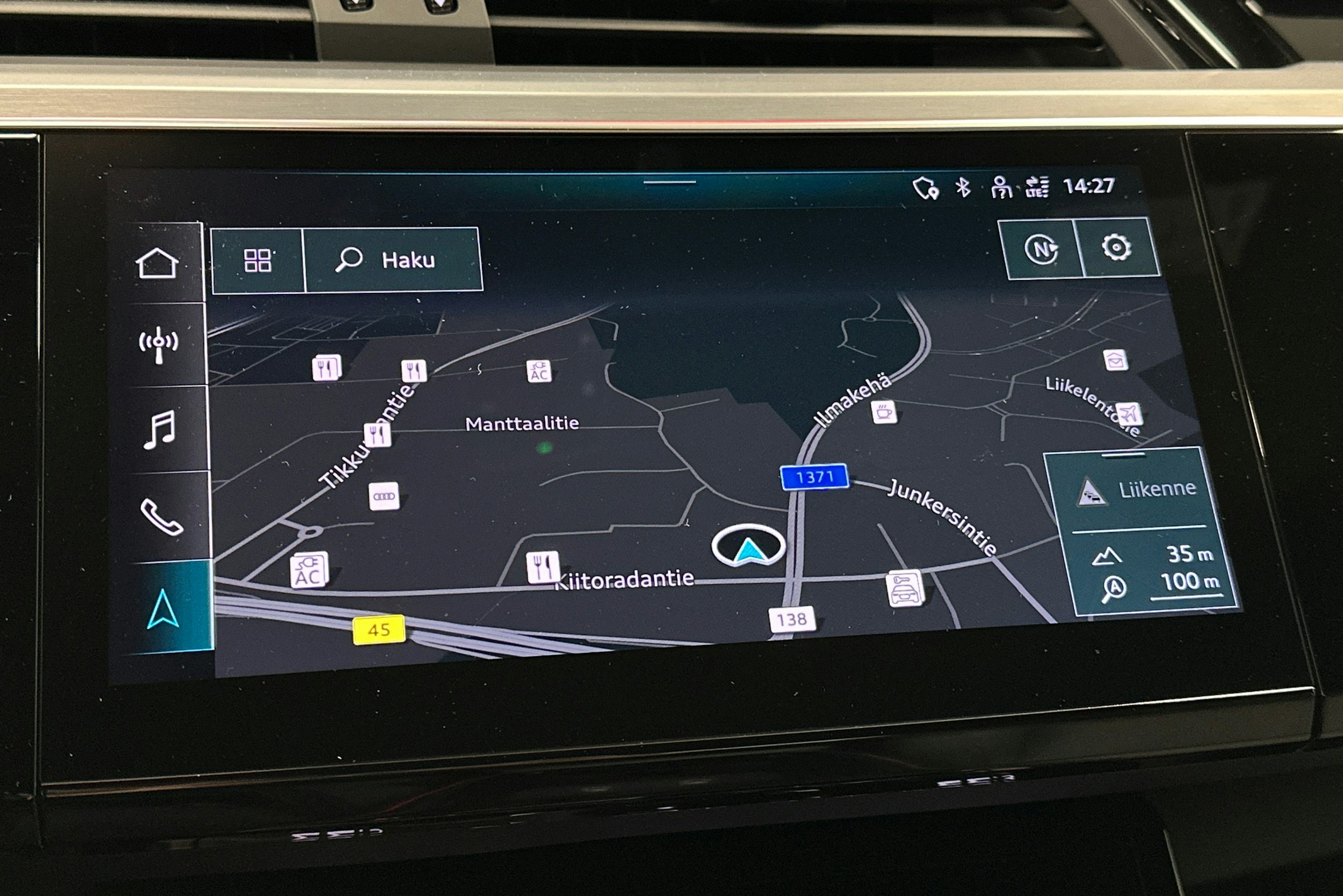 harmaa Audi e-tron 2022 kuva 22.