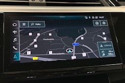 harmaa Audi e-tron 2022 kuva 22.