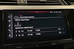 harmaa Audi e-tron 2022 kuva 24.