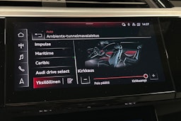 harmaa Audi e-tron 2022 kuva 25.