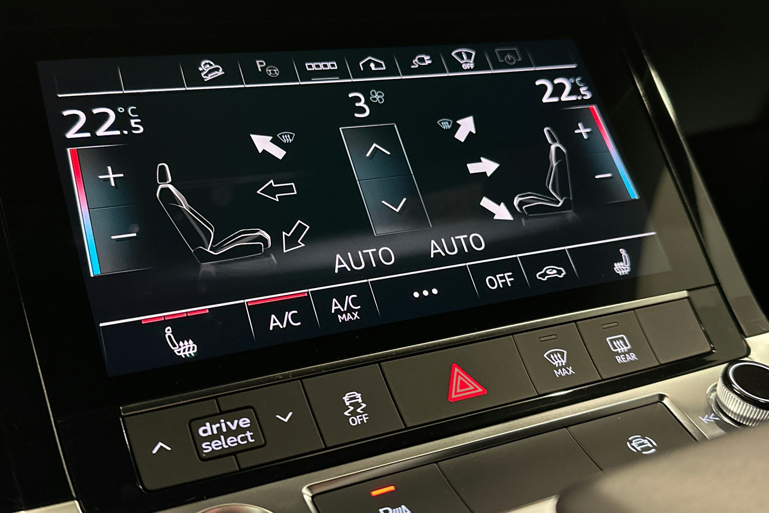 harmaa Audi e-tron 2022 kuva 29.