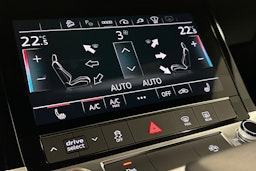 harmaa Audi e-tron 2022 kuva 29.