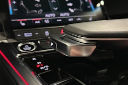 harmaa Audi e-tron 2022 kuva 30.